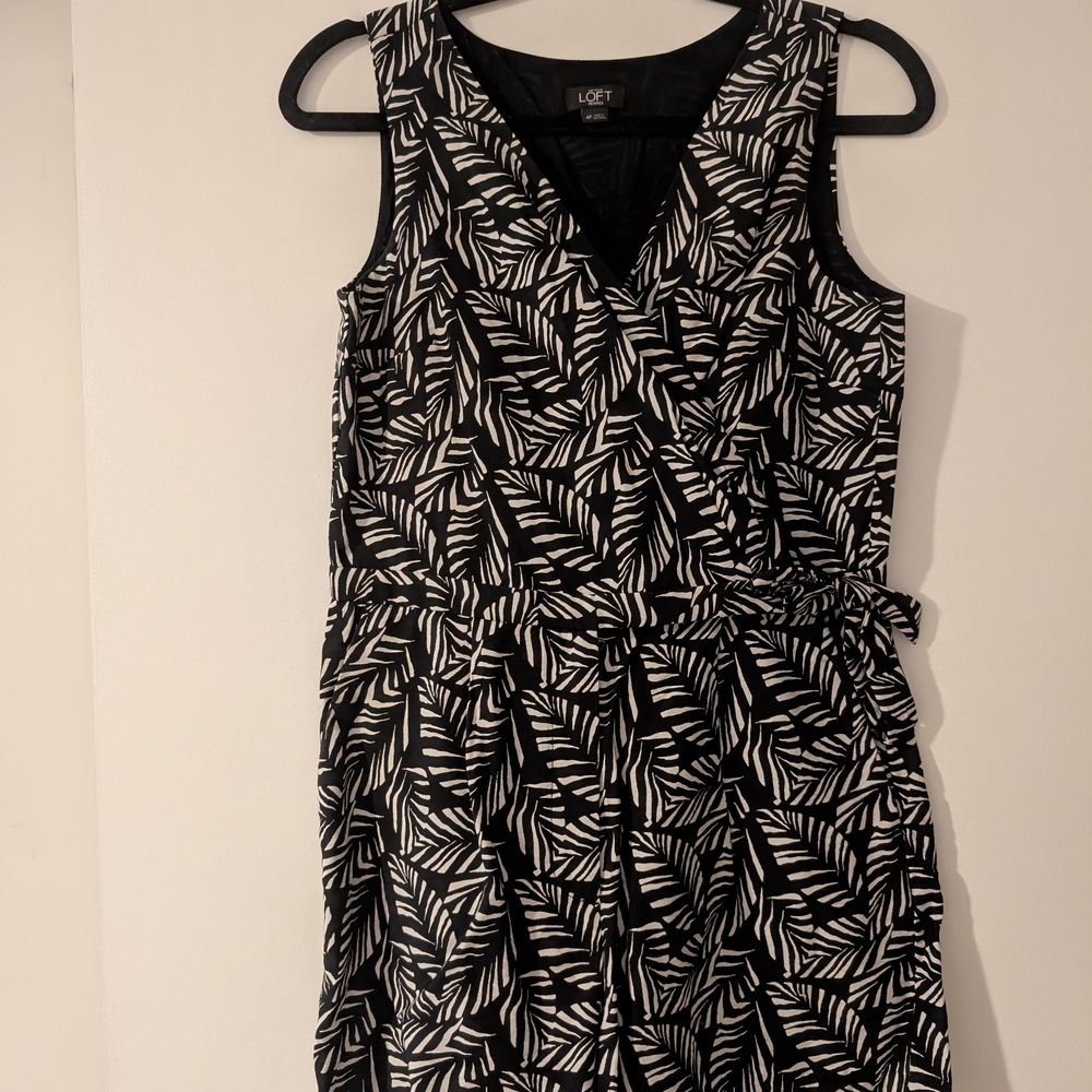 LOFT Black and White Sleeveless V-Neck Midi Sundress